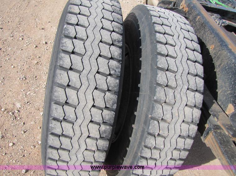 image for item B2129 2000 Freightliner FL70 semi truck