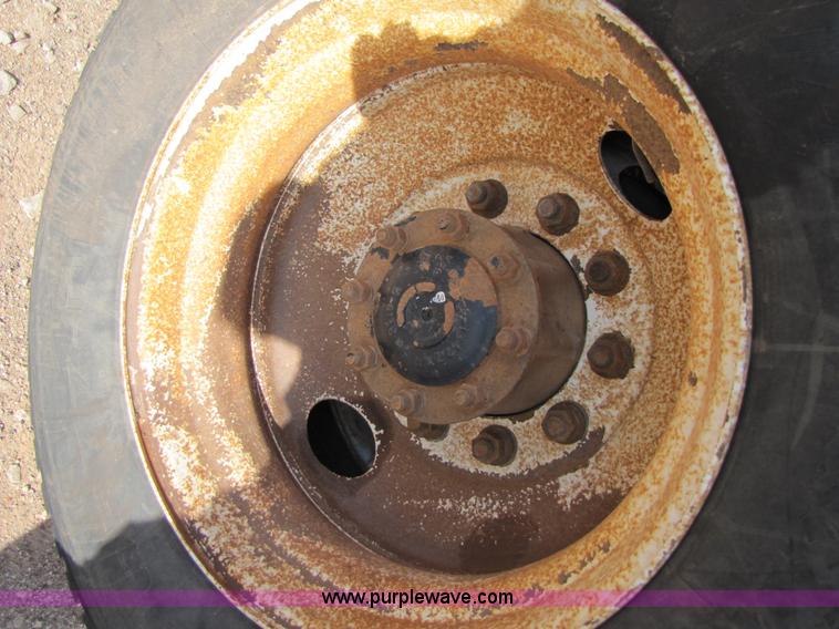 image for item B2129 2000 Freightliner FL70 semi truck