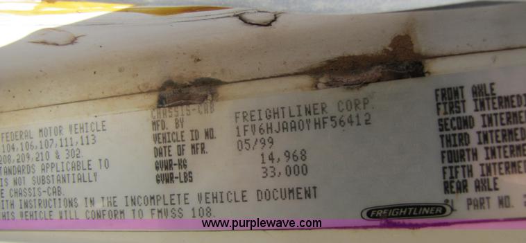 image for item B2129 2000 Freightliner FL70 semi truck