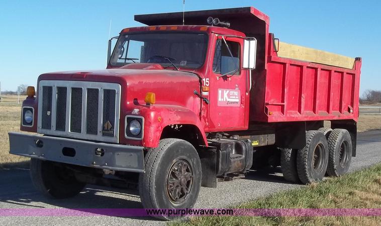 image for item B2508 1996 International 2554 dump truck