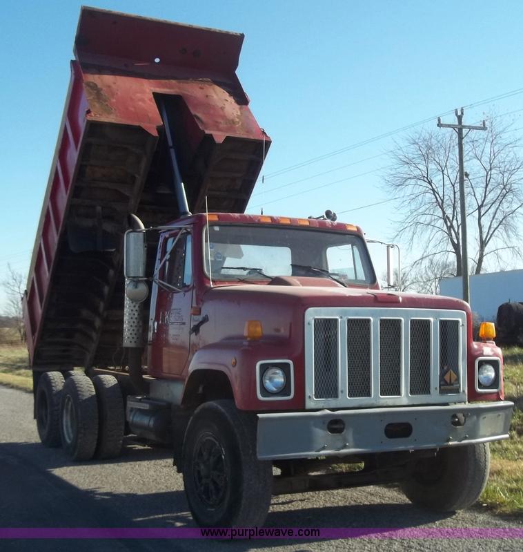 image for item B2508 1996 International 2554 dump truck
