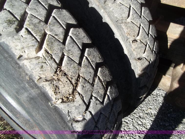 image for item B2508 1996 International 2554 dump truck