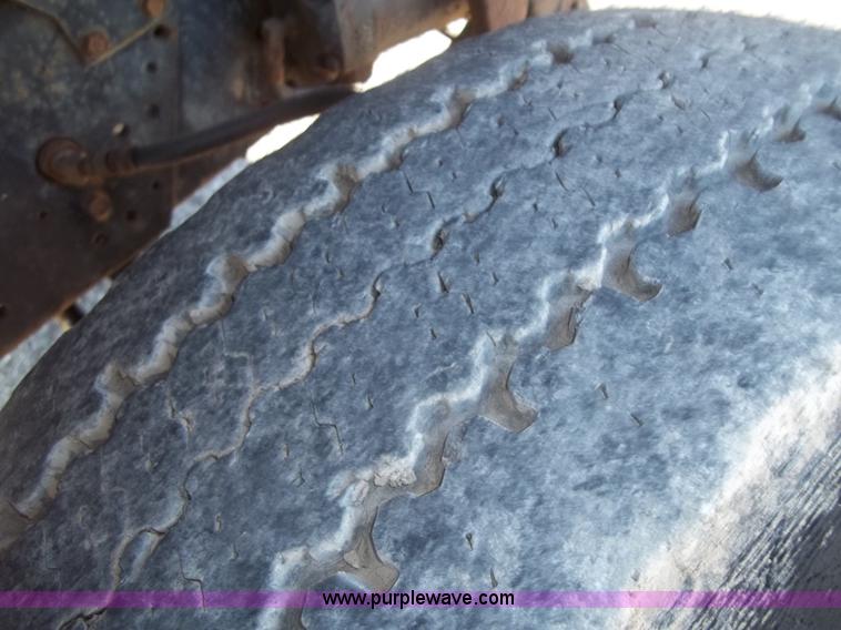 image for item B2508 1996 International 2554 dump truck