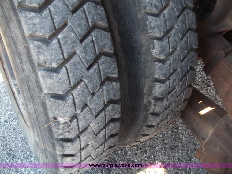 image for item B2508 1996 International 2554 dump truck