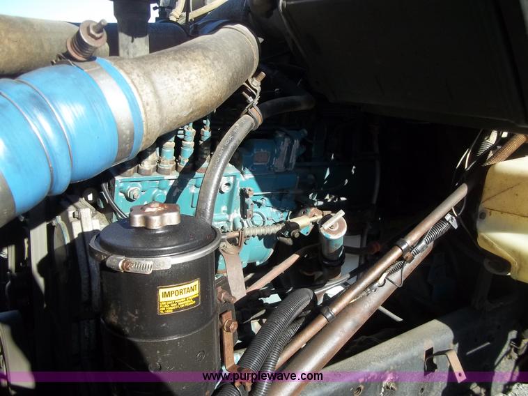 image for item B2508 1996 International 2554 dump truck