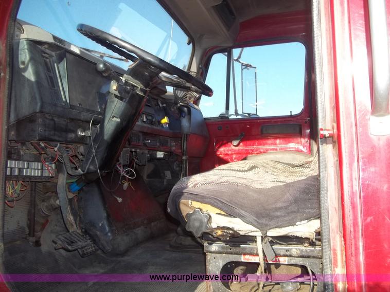 image for item B2508 1996 International 2554 dump truck