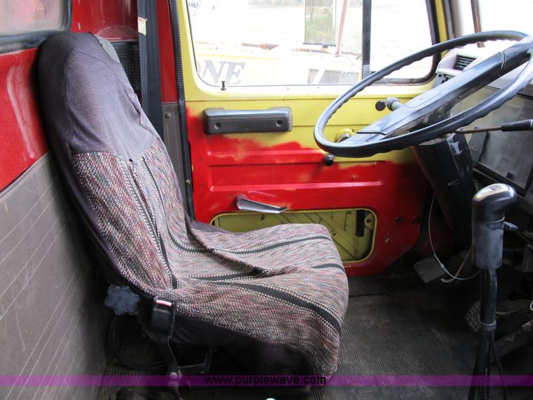 image for item B2508 1996 International 2554 dump truck