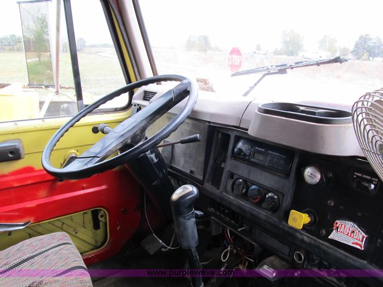 image for item B2508 1996 International 2554 dump truck