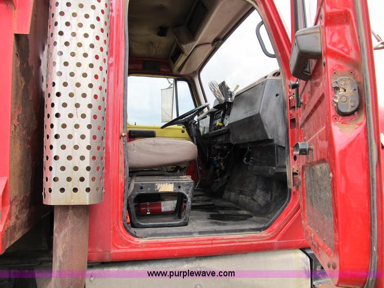 image for item B2508 1996 International 2554 dump truck