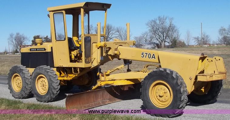 image for item B2510 1979 John Deere 570A articulating grader