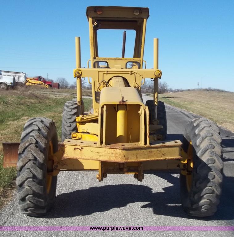 image for item B2510 1979 John Deere 570A articulating grader