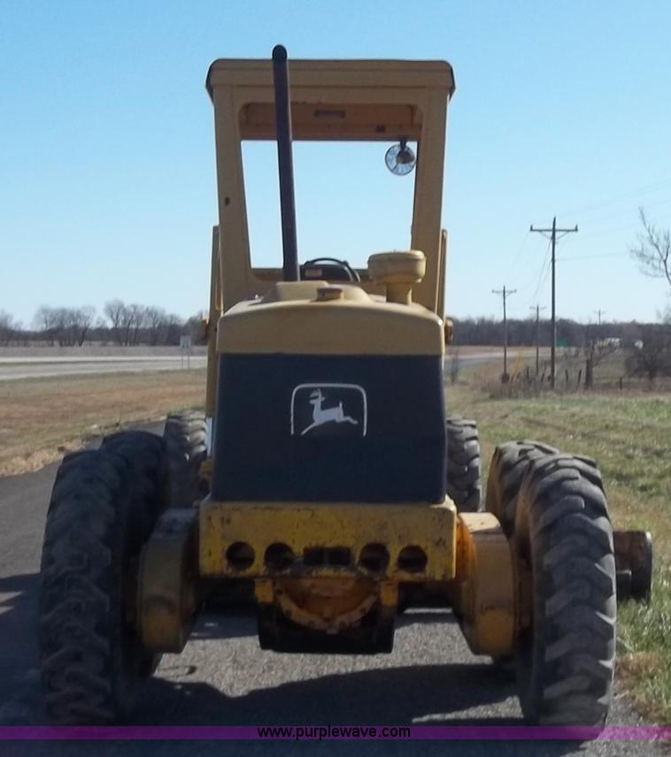 image for item B2510 1979 John Deere 570A articulating grader