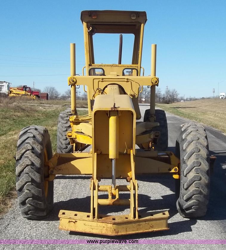 image for item B2510 1979 John Deere 570A articulating grader