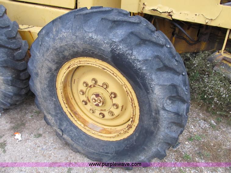 image for item B2510 1979 John Deere 570A articulating grader