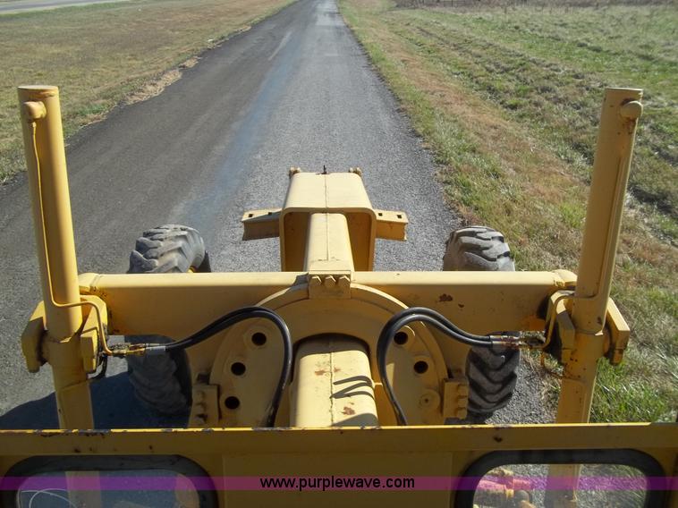 image for item B2510 1979 John Deere 570A articulating grader