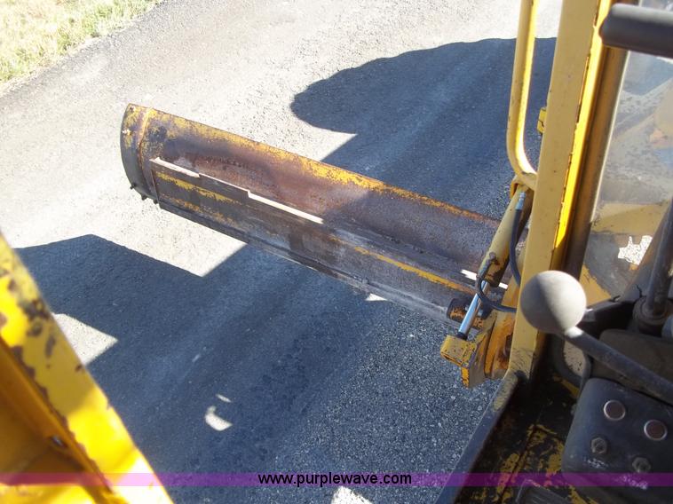 image for item B2510 1979 John Deere 570A articulating grader