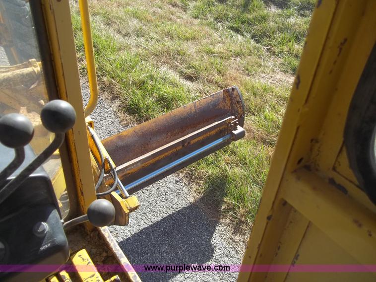 image for item B2510 1979 John Deere 570A articulating grader