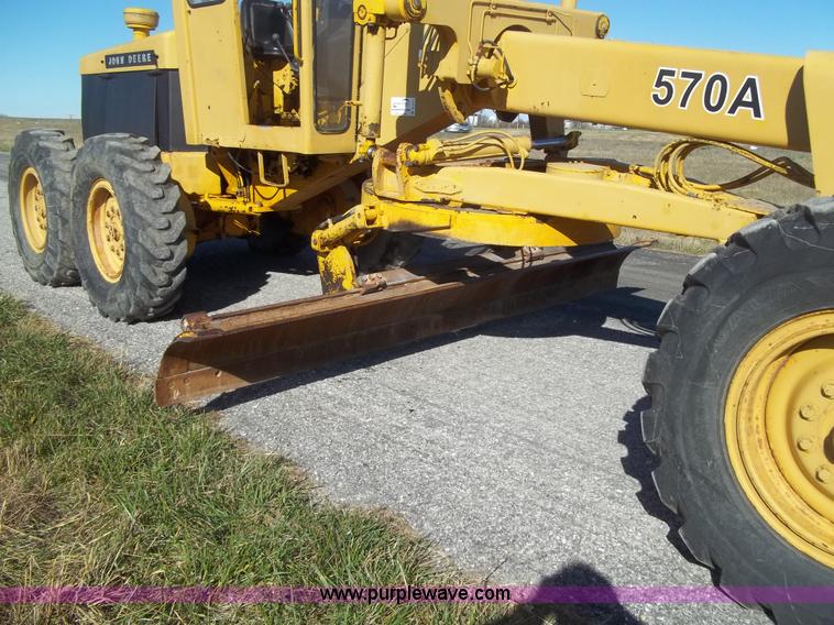 image for item B2510 1979 John Deere 570A articulating grader