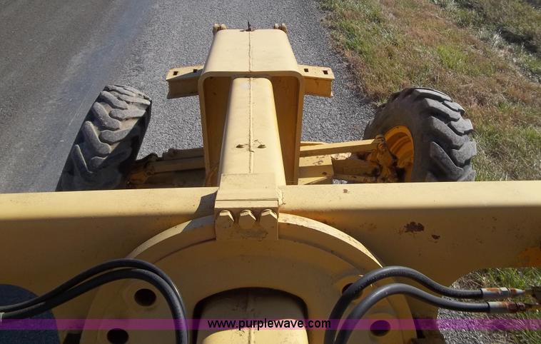 image for item B2510 1979 John Deere 570A articulating grader