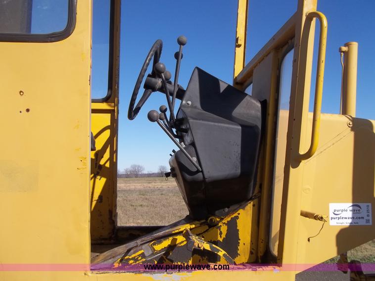 image for item B2510 1979 John Deere 570A articulating grader