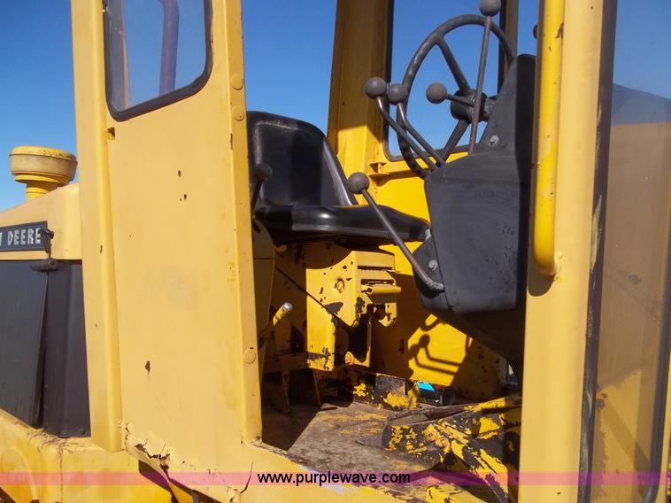 image for item B2510 1979 John Deere 570A articulating grader