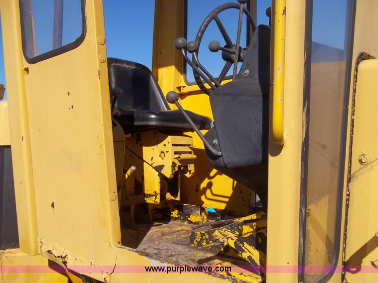 image for item B2510 1979 John Deere 570A articulating grader