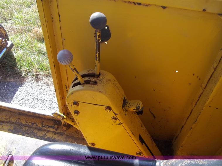 image for item B2510 1979 John Deere 570A articulating grader