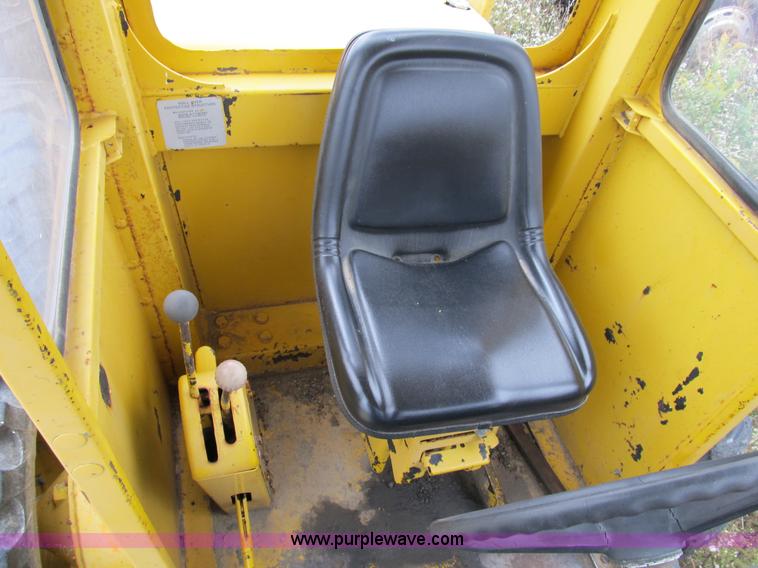 image for item B2510 1979 John Deere 570A articulating grader