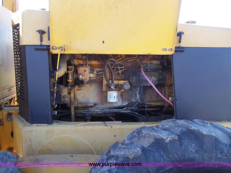 image for item B2510 1979 John Deere 570A articulating grader