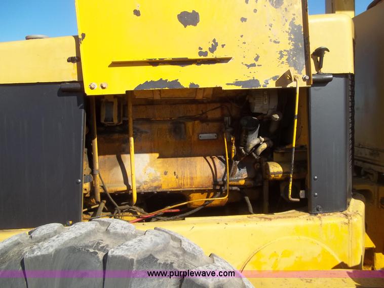 image for item B2510 1979 John Deere 570A articulating grader