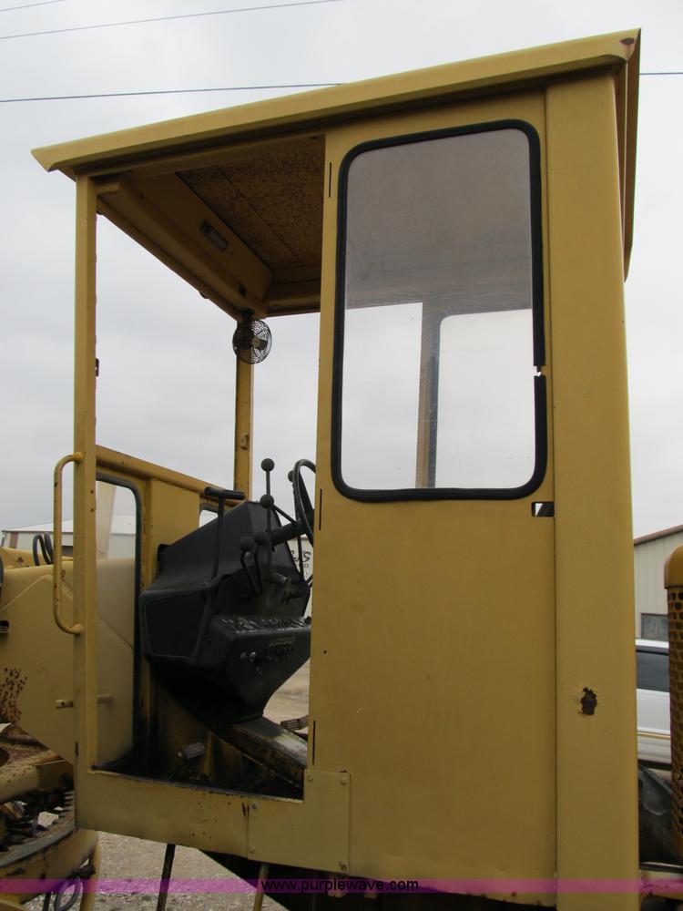 image for item B2510 1979 John Deere 570A articulating grader