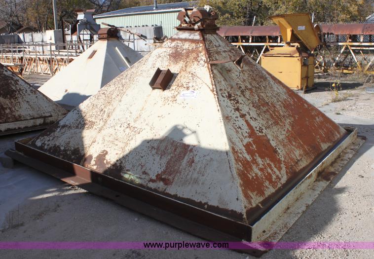 image for item B8678 Steel hopper bin
