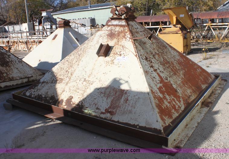 image for item B8678 Steel hopper bin