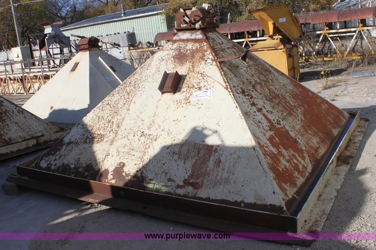 image for item B8678 Steel hopper bin