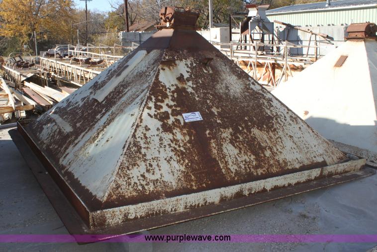 image for item B8679 Steel hopper bin