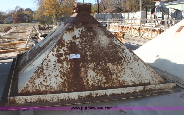 image for item B8679 Steel hopper bin