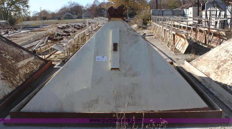 image for item B8680 Steel hopper bin