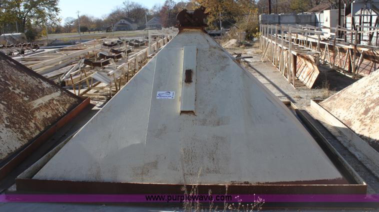 image for item B8680 Steel hopper bin