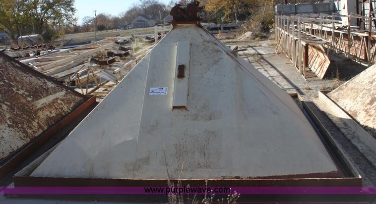 image for item B8680 Steel hopper bin