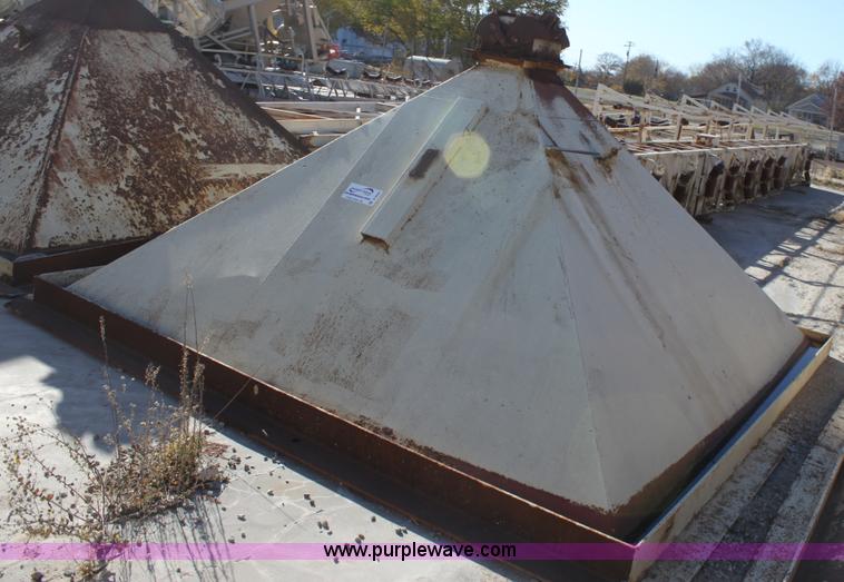 image for item B8680 Steel hopper bin