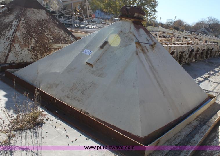 image for item B8680 Steel hopper bin