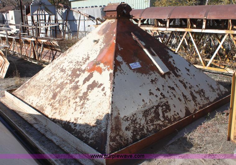 image for item B8681 Steel hopper bin