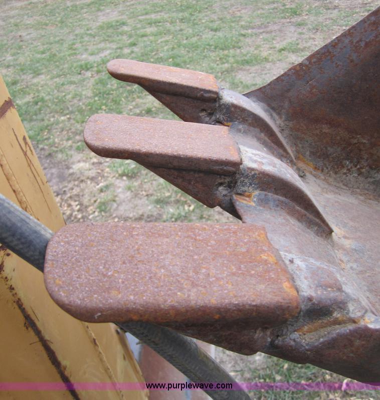 image for item C5229 1999 Case 660 trencher