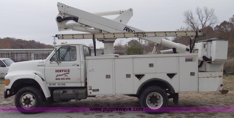 image for item C5734 1998 Ford F800 bucket/boom truck