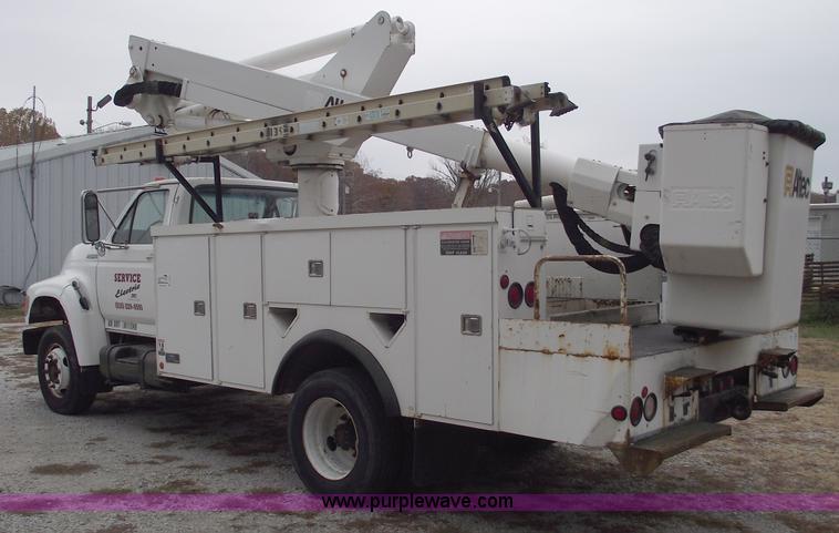 image for item C5734 1998 Ford F800 bucket/boom truck