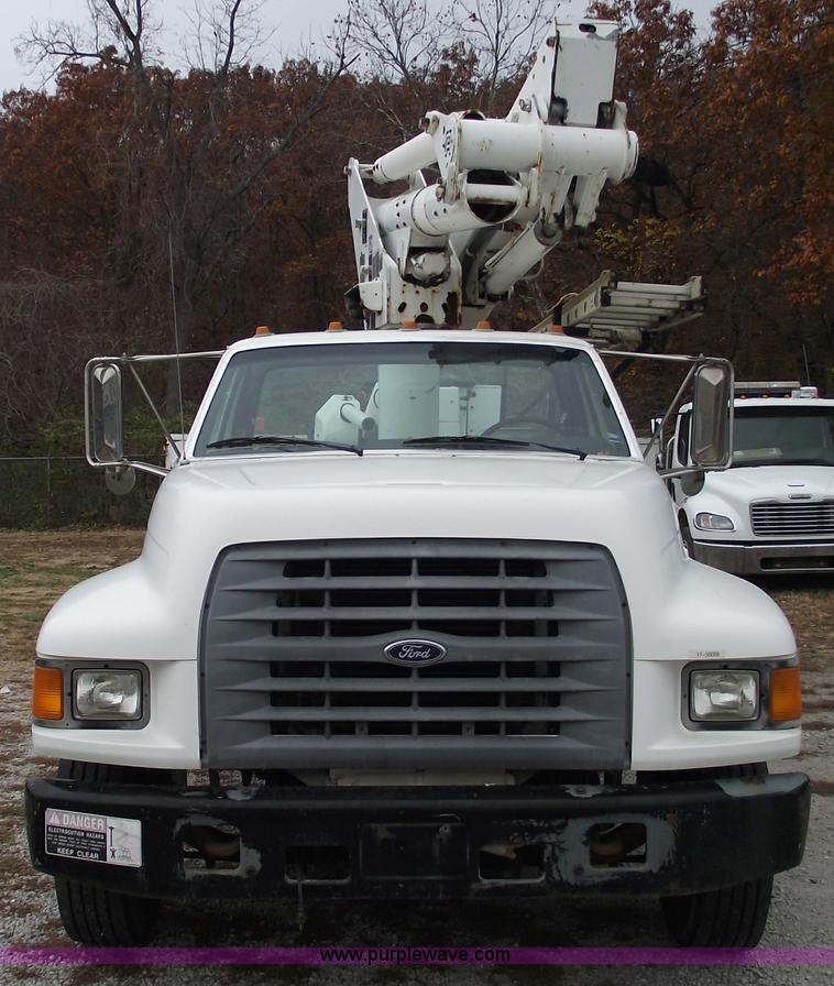 image for item C5734 1998 Ford F800 bucket/boom truck