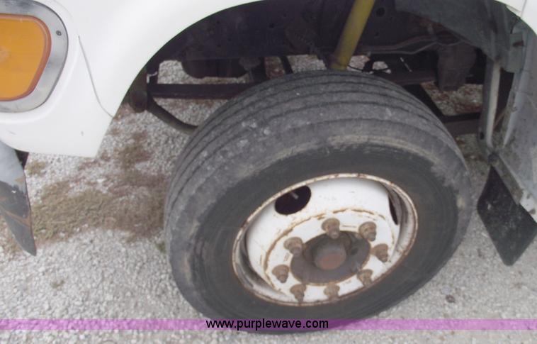 image for item C5734 1998 Ford F800 bucket/boom truck