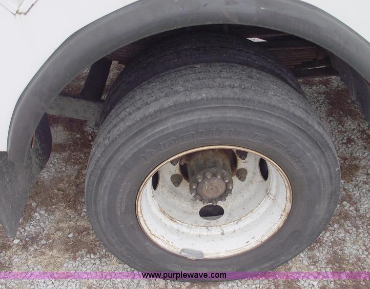 image for item C5734 1998 Ford F800 bucket/boom truck