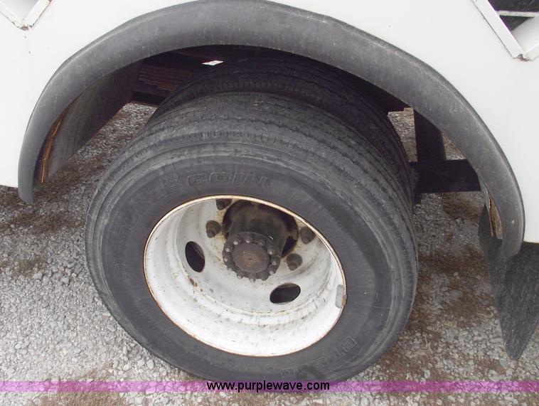 image for item C5734 1998 Ford F800 bucket/boom truck