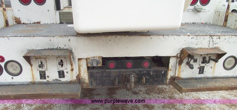 image for item C5734 1998 Ford F800 bucket/boom truck